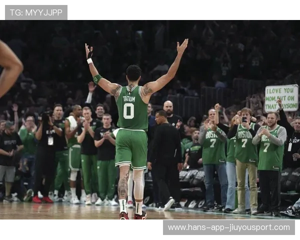 塔图姆反身折叠扣篮引爆波士顿，凯尔特人豪取赛季十连胜