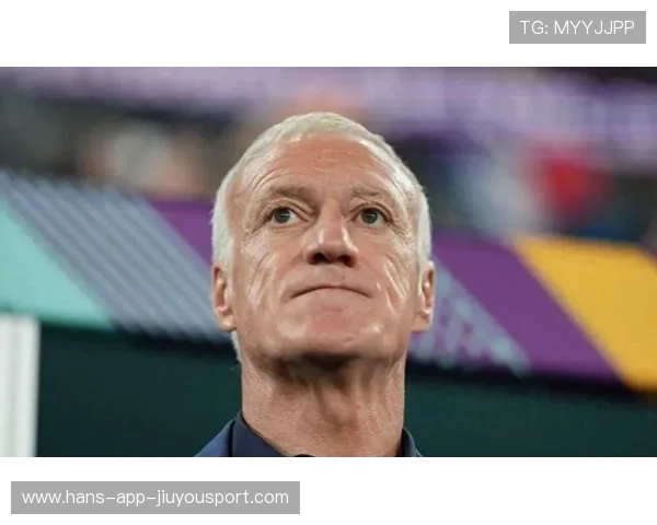 帕瓦尔禁区外重炮轰门，皮球击中后卫身体后产生折射入网